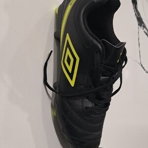 Umbro Kids Black and Yellow Sneakers